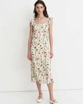 Robe en soie à fleurs et épaules à volants